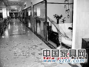 不同意漲租金就砸玻璃？家具廣場店家人人自危