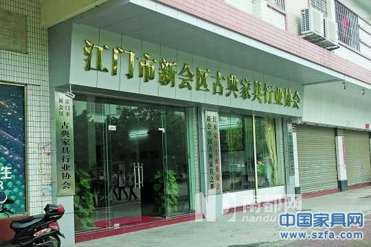 邱德厚一一回應質疑。