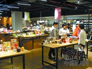 進駐大型購物商場的家品店，人流也比平時多了不少。
