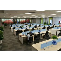 開放辦公區域與管理層辦公室的辦公家具定制有哪些區別？